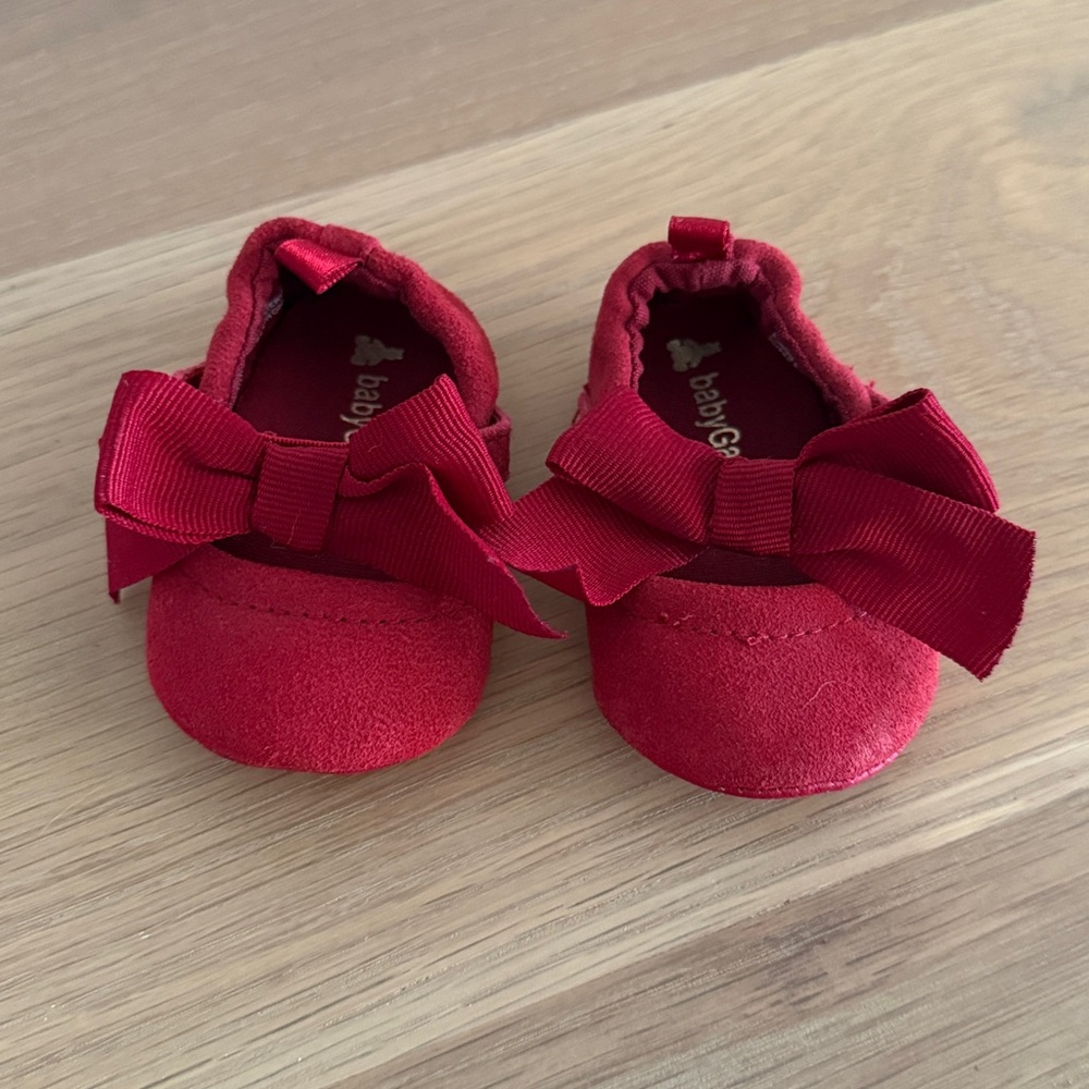 BabyGap Infant red bow suede slipper